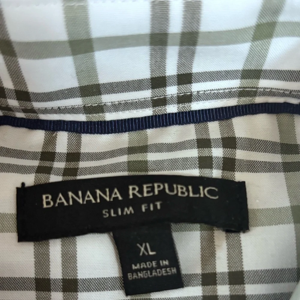 Banana Republic Green and White Casual Button Down Shirt🟪